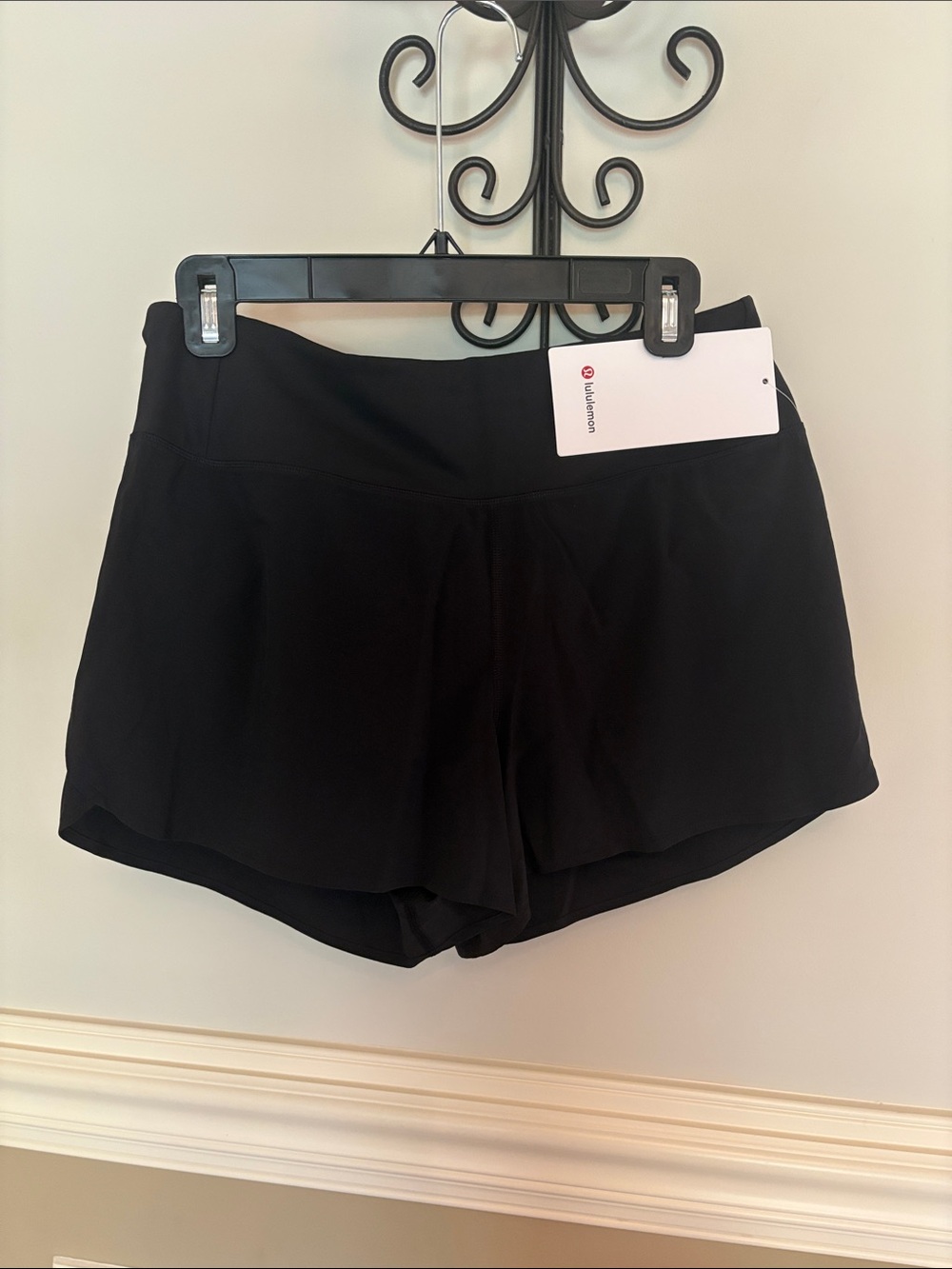 lululemon athletica Black Women's speed up shorts size Medium never been worn